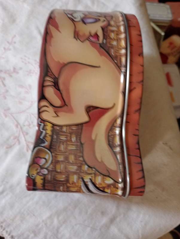 VINTAGE NIBBLES TIN