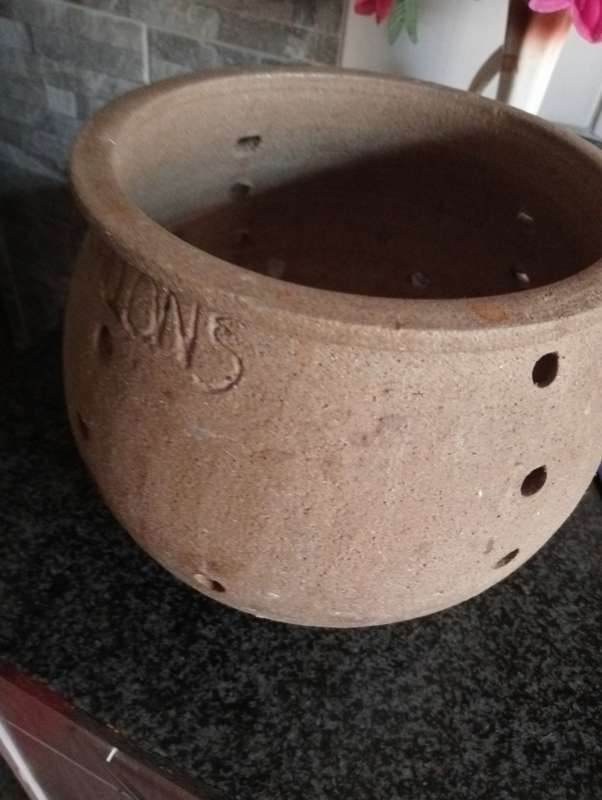 VINTAGE ONION POT