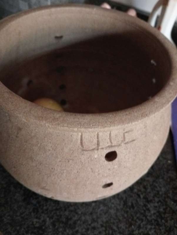 VINTAGE ONION POT