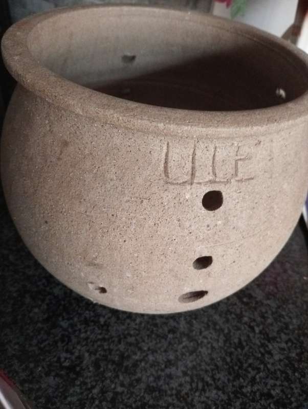 VINTAGE ONION POT