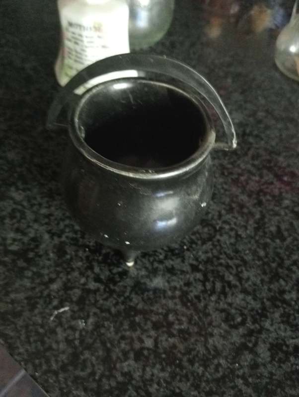 VINTAGE ORNAMENTAL BLACK POT WITH HANDLE