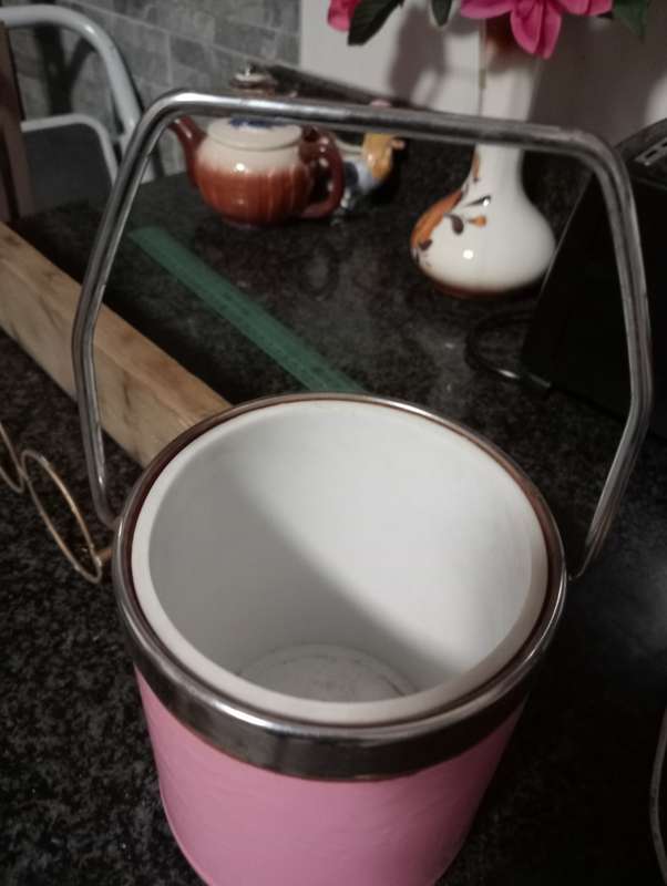 VINTAGE PINK BUCKET WITH HANDLE