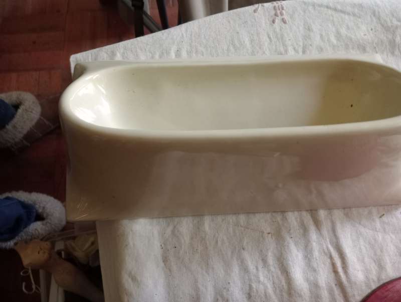 PORCELAIN WALL MOUNTED SOAP  HOLDER