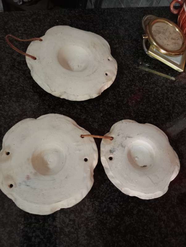 VINTAGE POTTERY HAT WALL HANGING