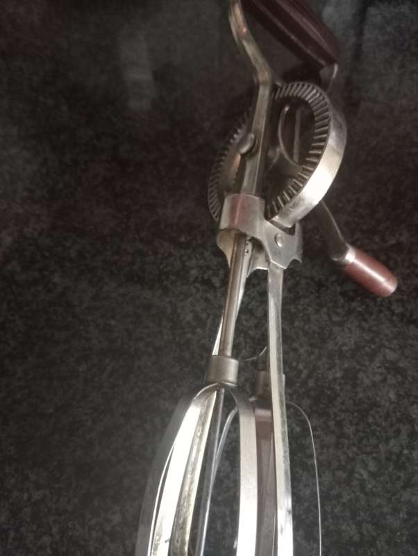 VINTAGE RESTIGE HAND MIXER