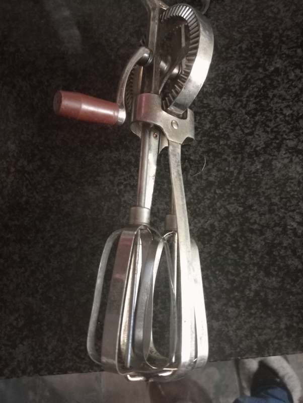 VINTAGE RESTIGE HAND MIXER