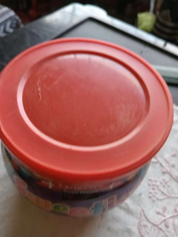 VINTAGE QUEENS COOIE TIN