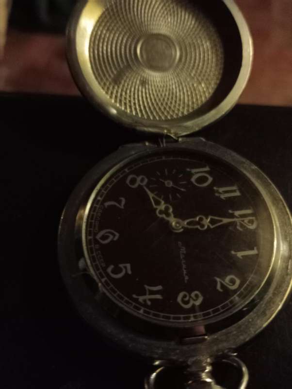 RARE WWII MILITARY WIND UP WATCH MOLNIJA STAR VICTORY    WATCH