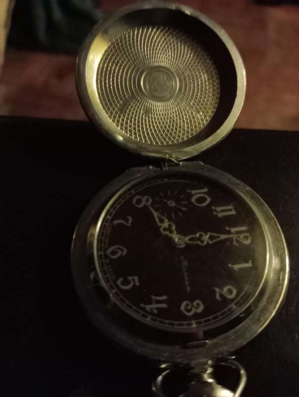 RARE WWII MILITARY WIND UP WATCH MOLNIJA STAR VICTORY    WATCH