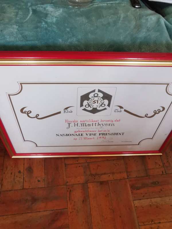 VINTAGE RED FRAME WITH GLASS