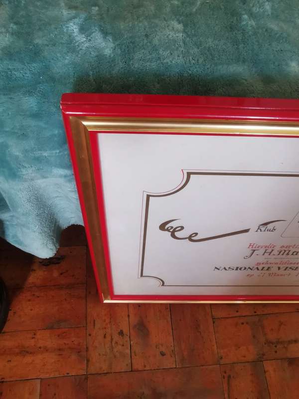 VINTAGE RED FRAME WITH GLASS