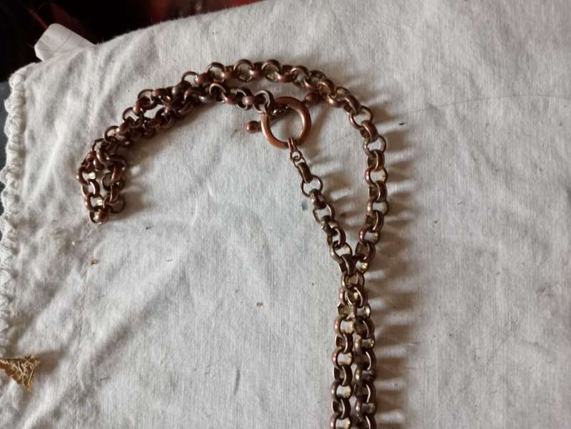 VINTAGE COSTUME CHAIN WITH RED STONES IN CROSS