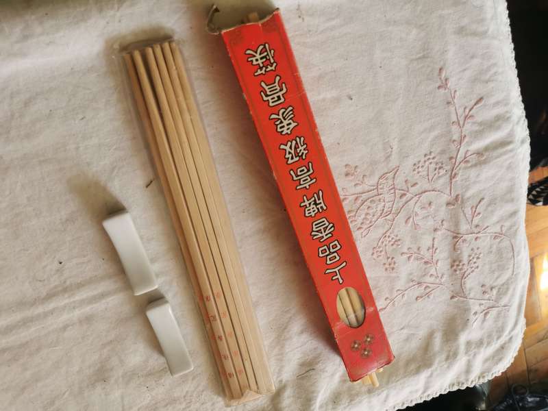 VINTAGE RICE STICKS AND 2 SPOON REST