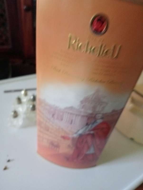 VINTAGE RICHELIEU  TIN