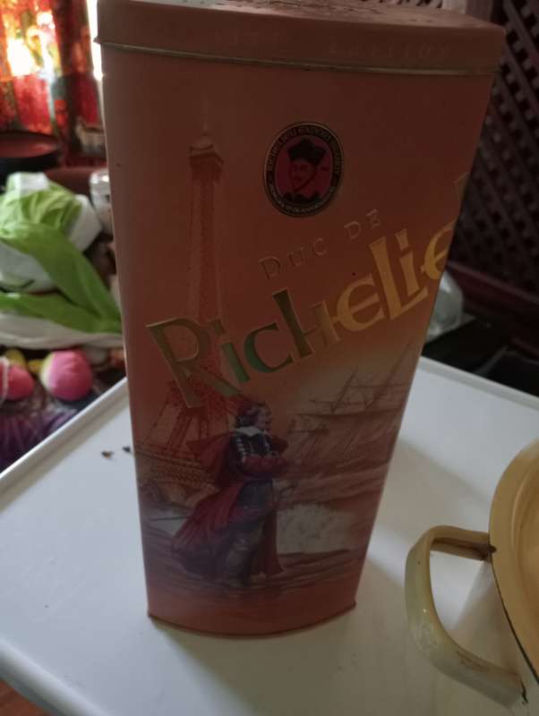 VINTAGE RICHELIEU  TIN