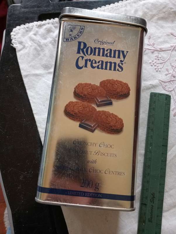 VINTAGE ROMANY CREAMS TIN