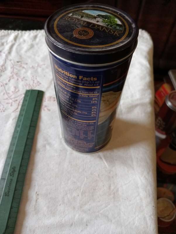 VINTAGE ROYAL DANSK LUXURY WAFERS TIN