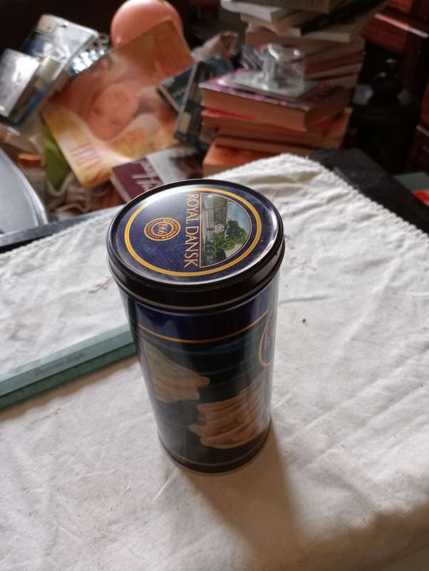VINTAGE ROYAL DANSK LUXURY WAFERS TIN