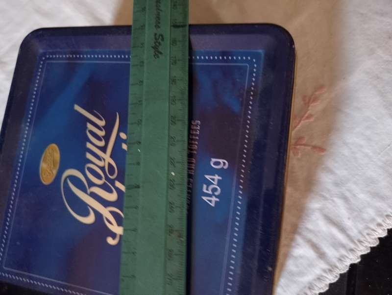 ROYAL SELECTION TIN 1