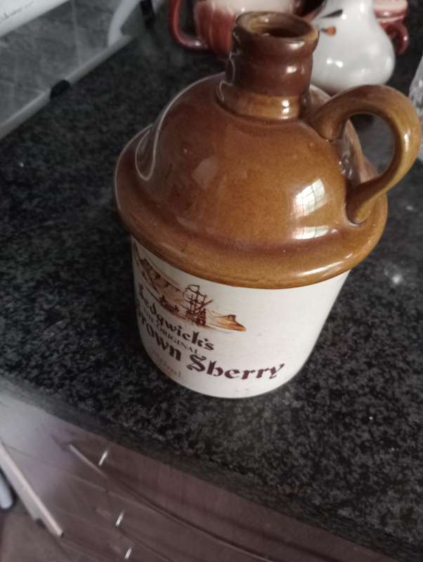 VINTAGE SEDGEWICK OLD BROWN SHERRY DECANTER