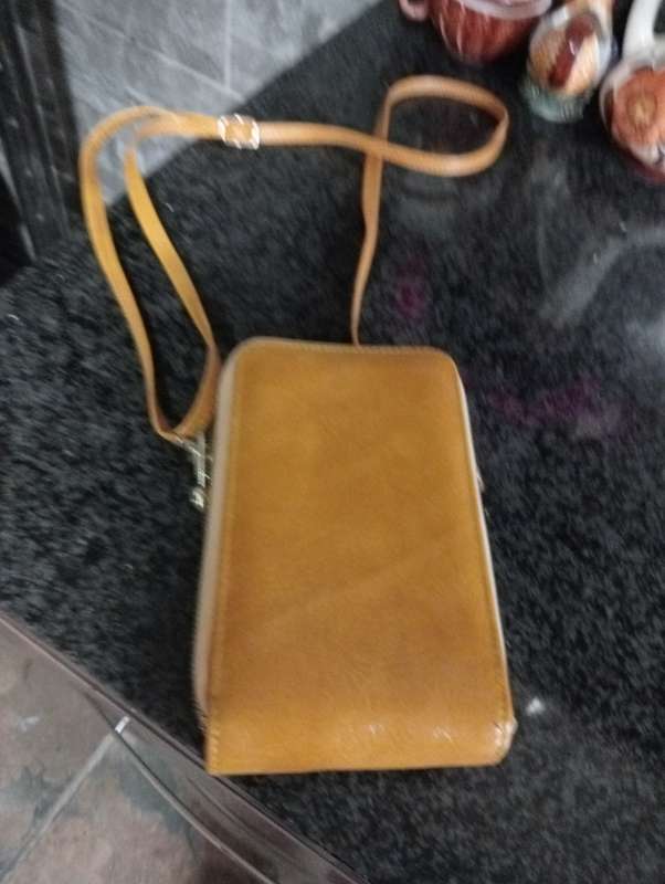 YELLOW NEW SHOULDER BAG LOTS OF PCKETS