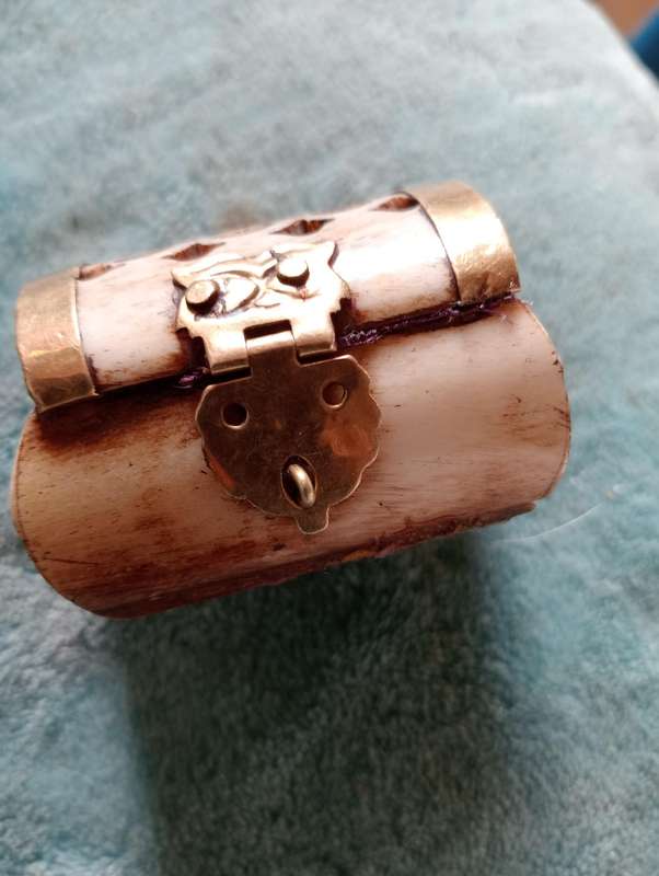 SMALL ANTIQUE CAMELBONE TRINKET BOX