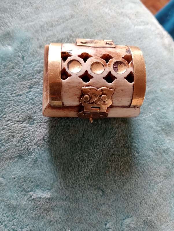SMALL ANTIQUE CAMELBONE TRINKET BOX