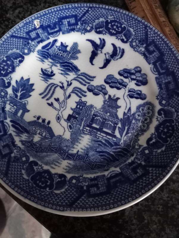 VINTAGE SMALL BLUE COLLECTABLE PLATE