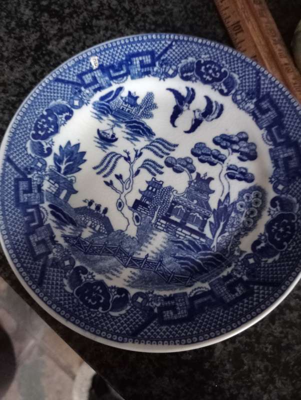 VINTAGE SMALL BLUE COLLECTABLE PLATE