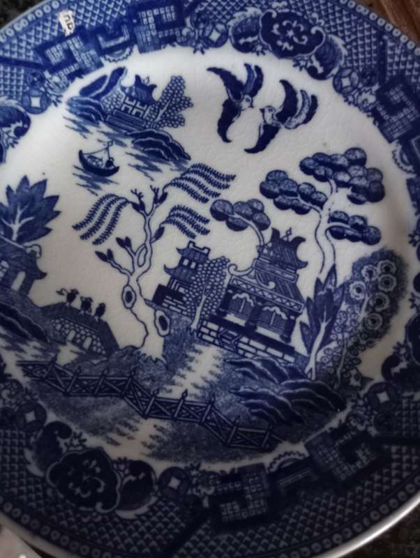 VINTAGE SMALL BLUE COLLECTABLE PLATE