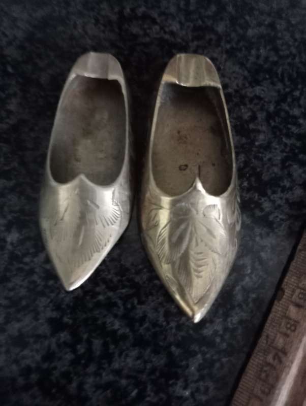 VINTAGE SMALL BRASS SHOES
