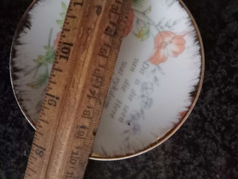 VINTAGE SMALL COLLECTABLE PLATE ON STAND