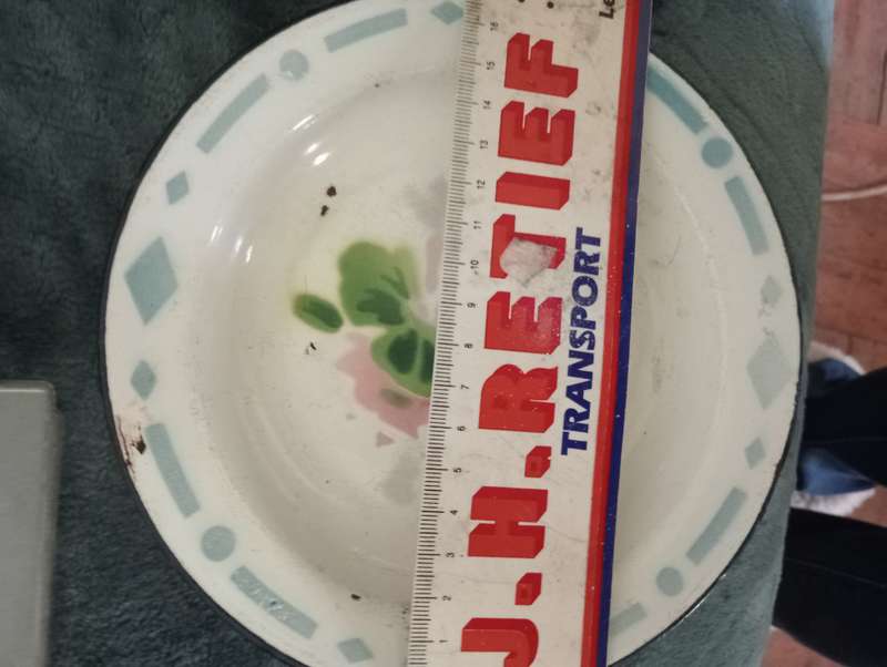 VINTAGE SMALL ENAMEL BOWL