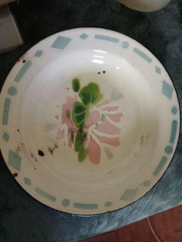 VINTAGE SMALL ENAMEL BOWL