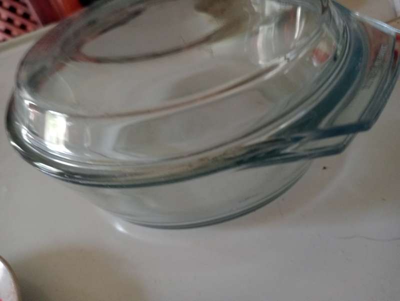 SMALL PYREX BOWL WITH LID
