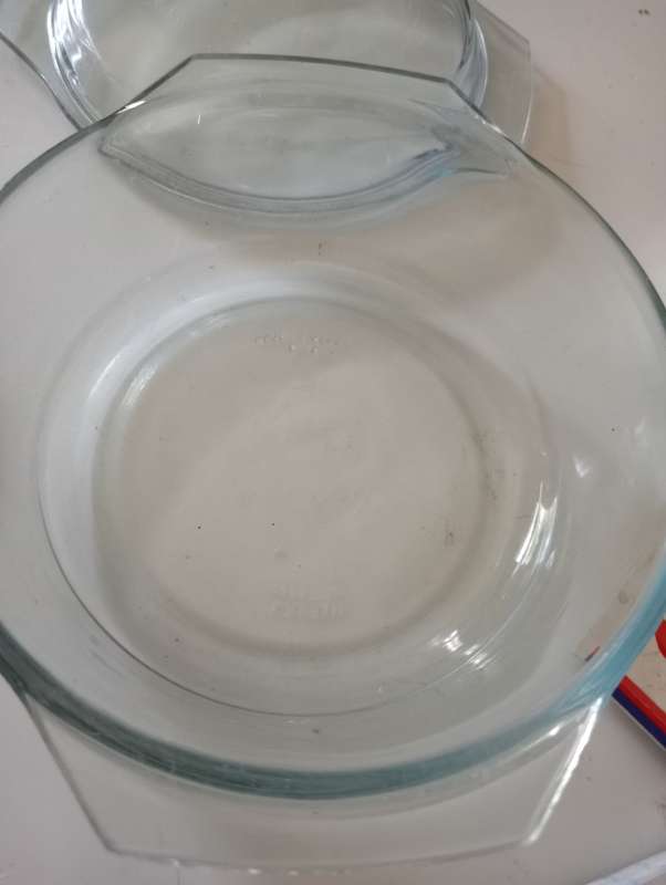 SMALL PYREX BOWL WITH LID