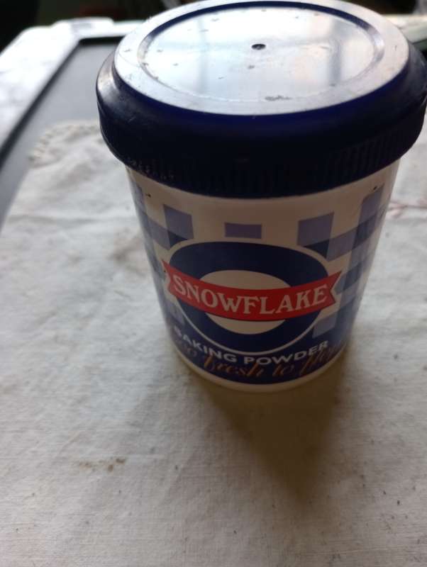 VINTAGE SMALL SNOWFLAKE TIN