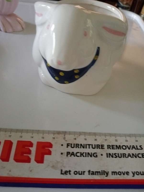 VINTAGE SMAL RABBIT VASE