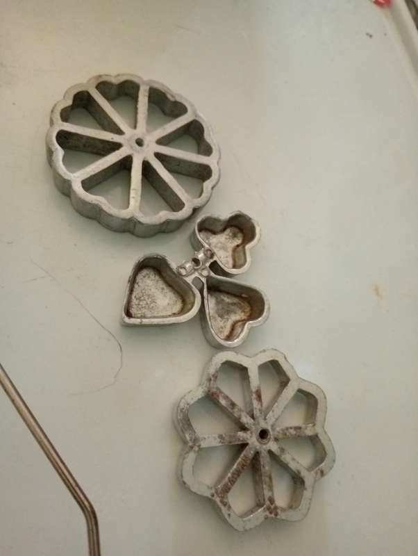 VINTAGE SNACKLE IRON SET 2