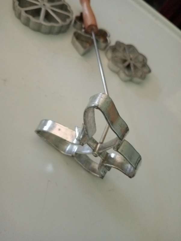 VINTAGE SNACKLE IRON SET 2