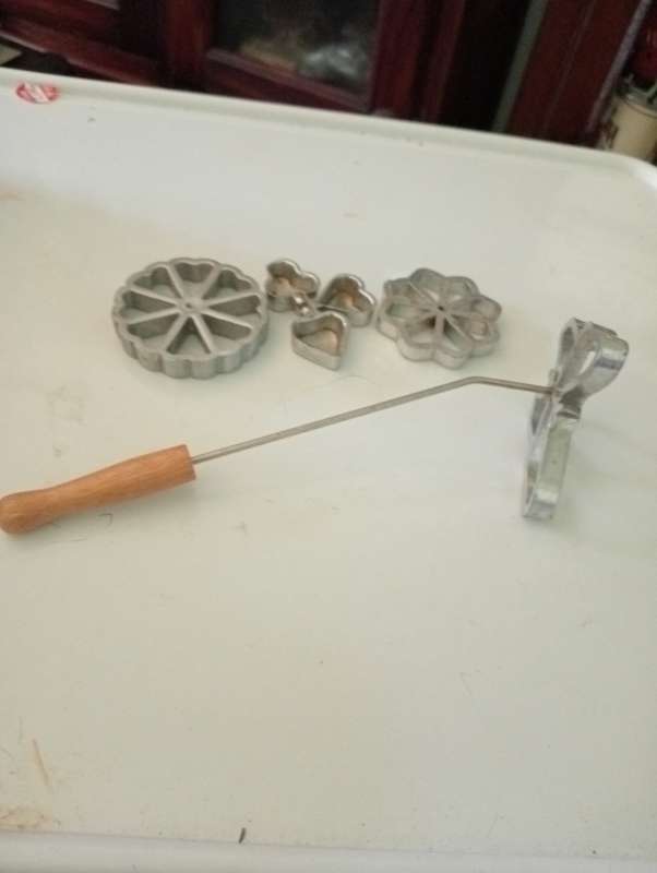 VINTAGE SNACKLE IRON SET 2