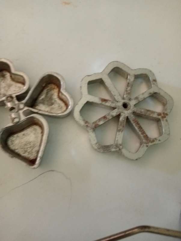 VINTAGE SNACKLE IRON SET 2