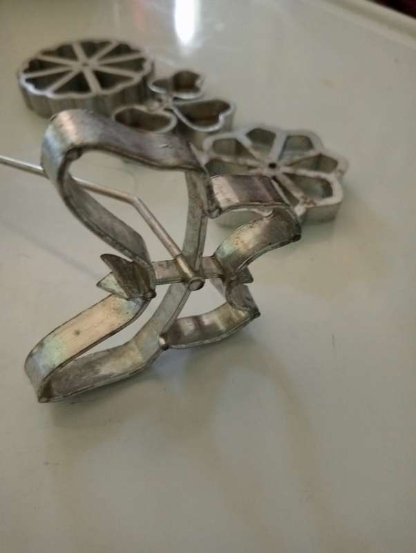 VINTAGE SNACKLE IRON SET 2