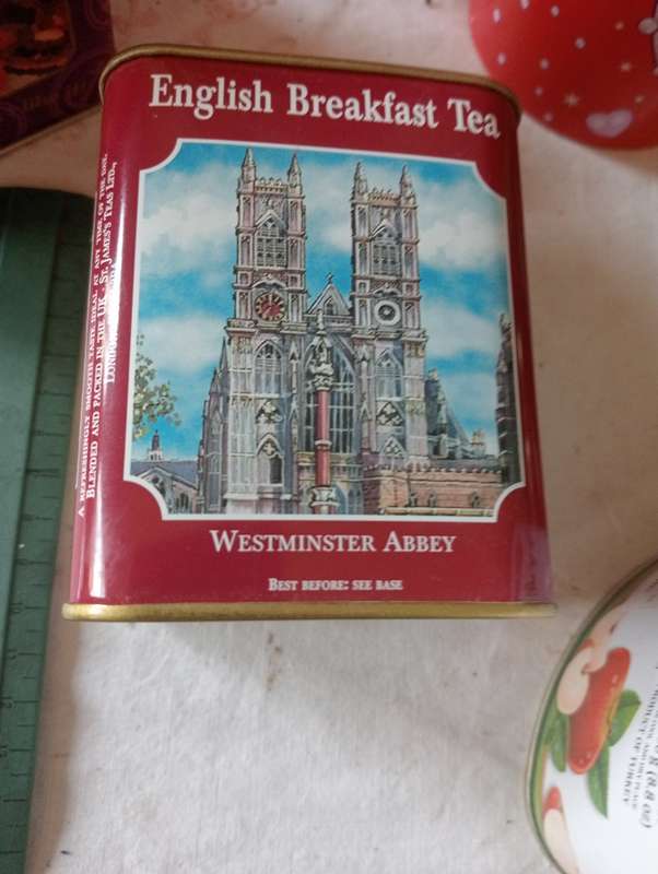 Vintage St James english breakfast tea tin