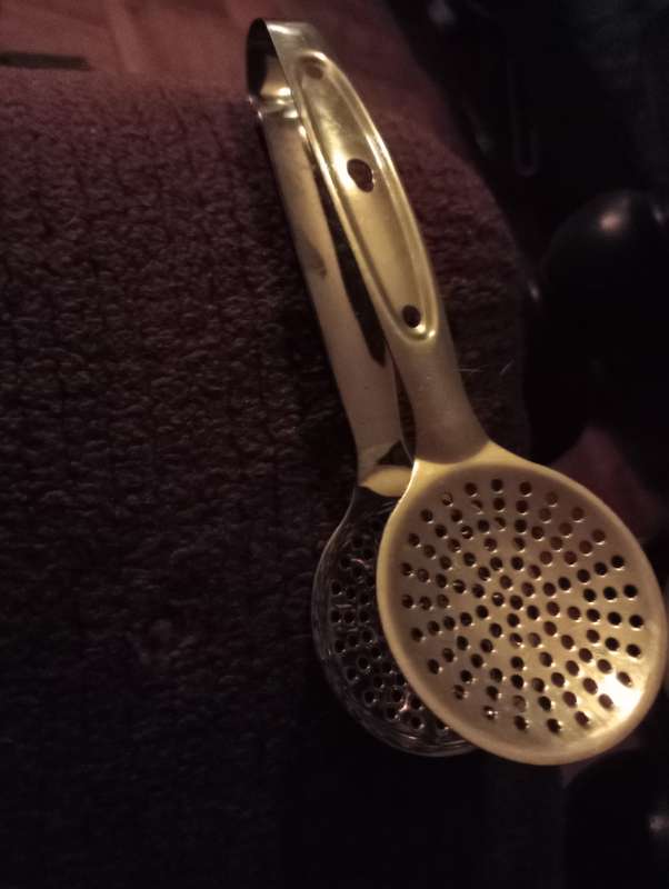2 VINTAGE KITCHEN UTENSILS