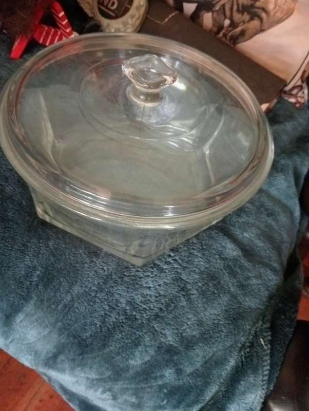 THICK GLASS BOWL WITH LID