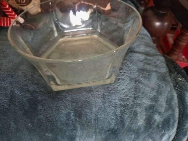 THICK GLASS BOWL WITH LID