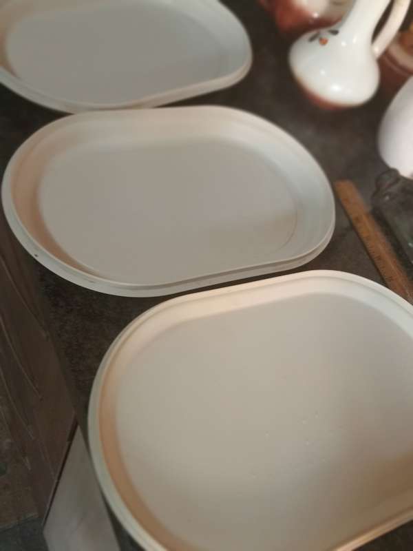 TUPPERWARE  OVAL 4 PIECE SET INCLUDES STRAINER