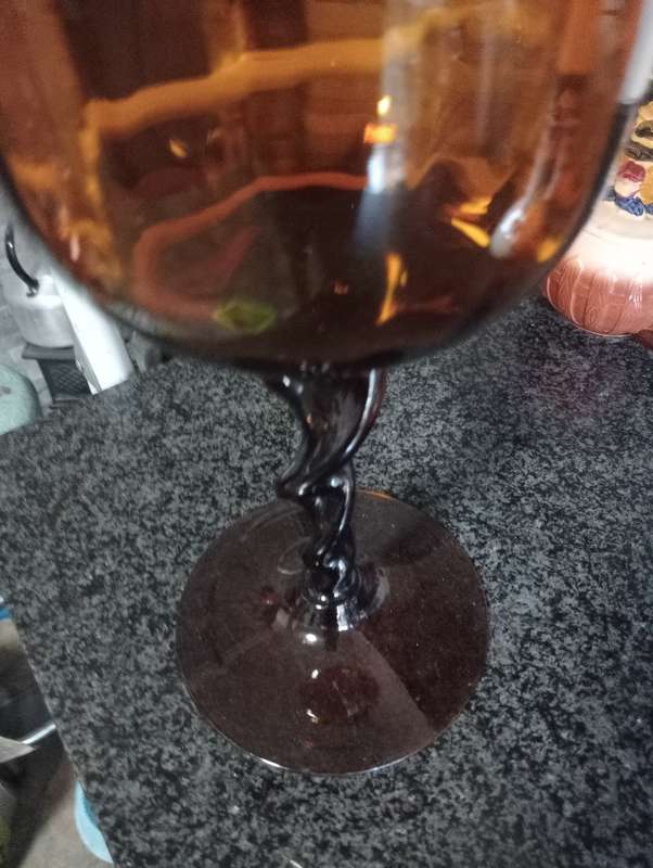 VINTAGE AMBER LONG STEM FLOWER VASE