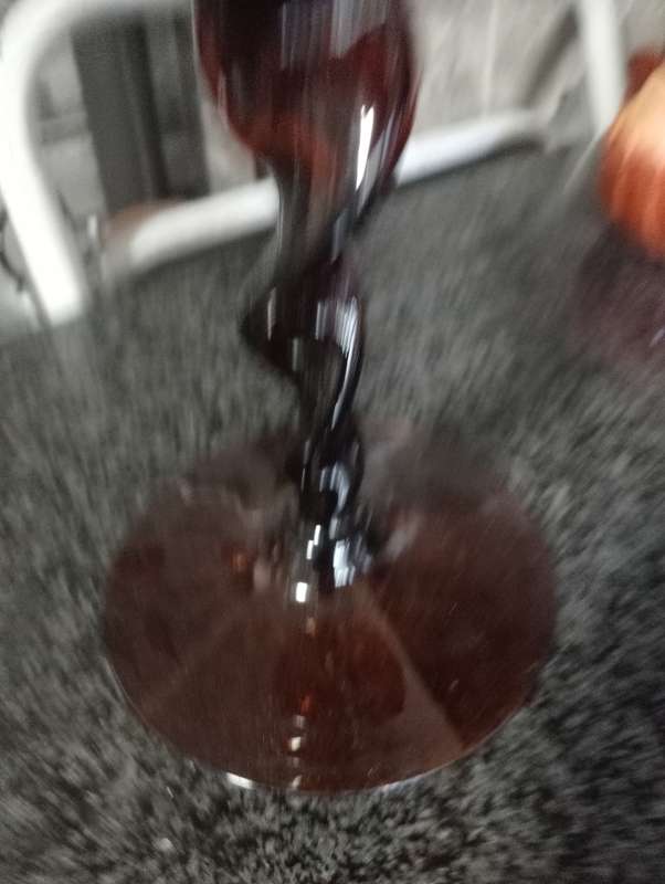 VINTAGE AMBER LONG STEM FLOWER VASE